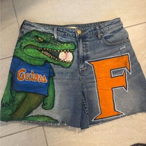Hand-painted Kut from the Kloth Blue Jean Shorts with Gator Design